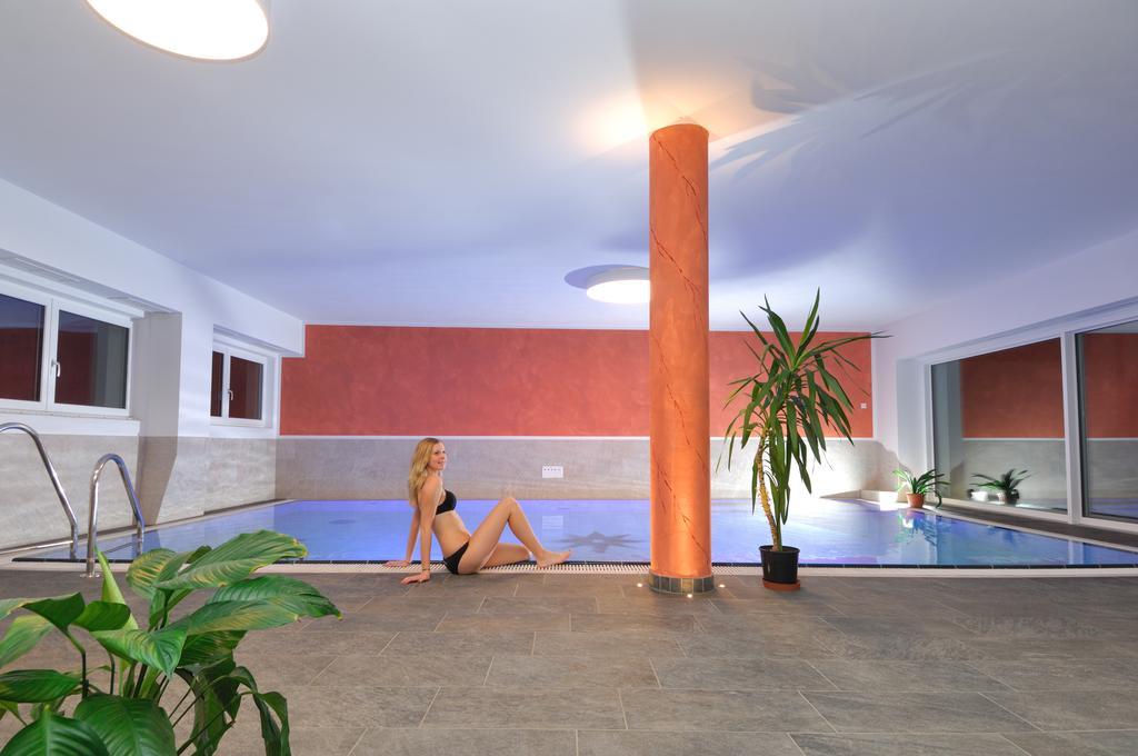Hotel Viktoria กัสเตลรอตโต ภายนอก รูปภาพ